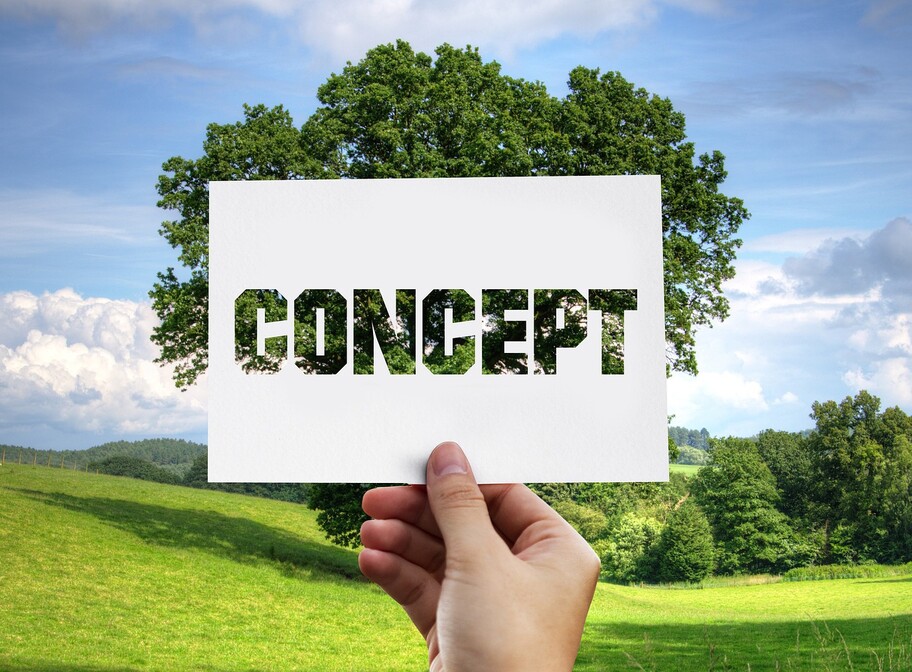 Weiße Schablone mit Text Concept vor grünem Baum